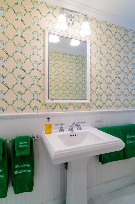 East Hampton Summer House - Guest Room Bathroom