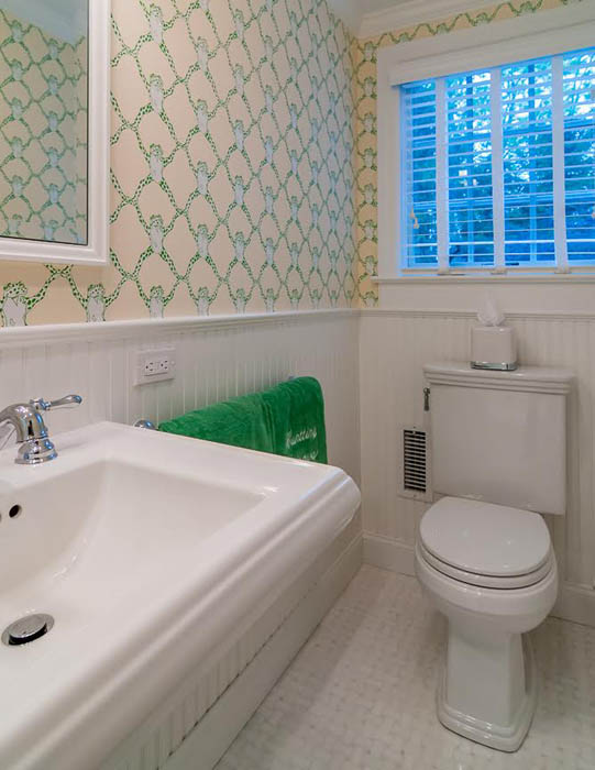 East Hampton Summer House - Guest Room Bathroom