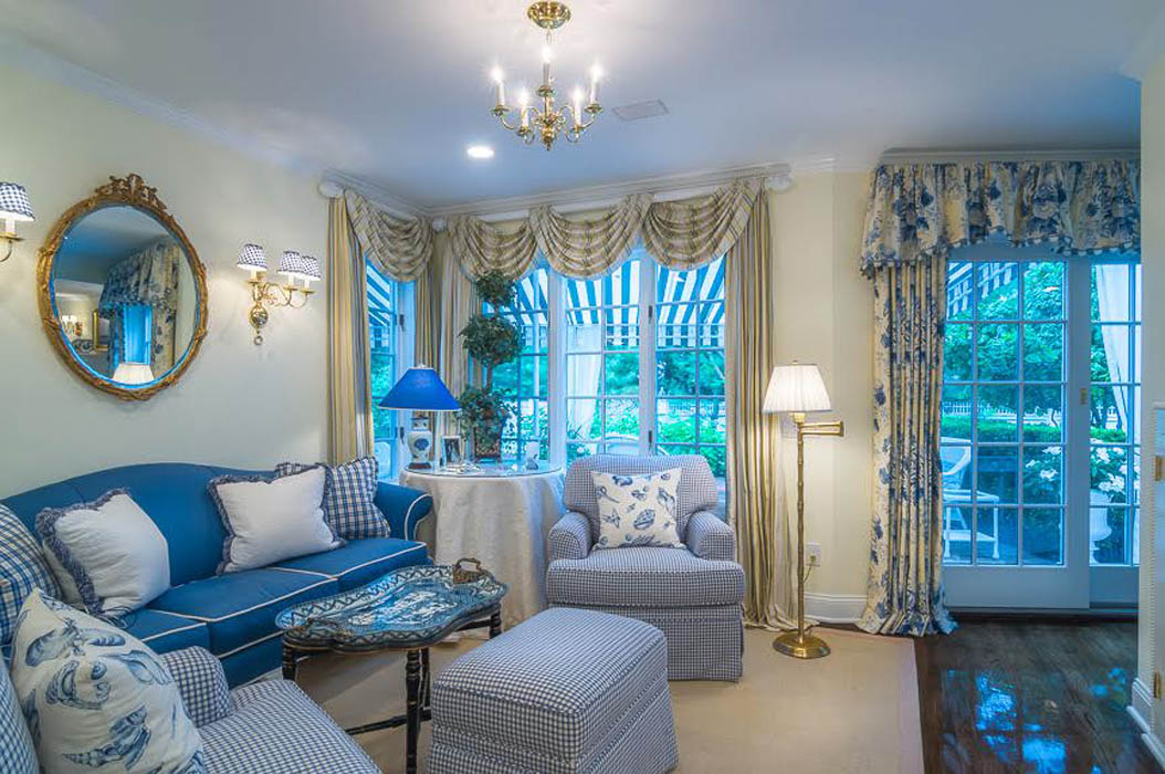 East Hampton Summer House - Family Room / Kitchen